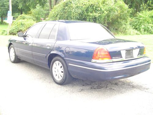 2003 Ford Crown Victoria LX Sedan 4-Door 4.6L, image 4