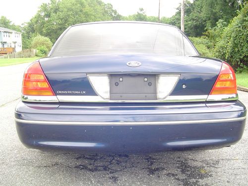2003 Ford Crown Victoria LX Sedan 4-Door 4.6L, image 5