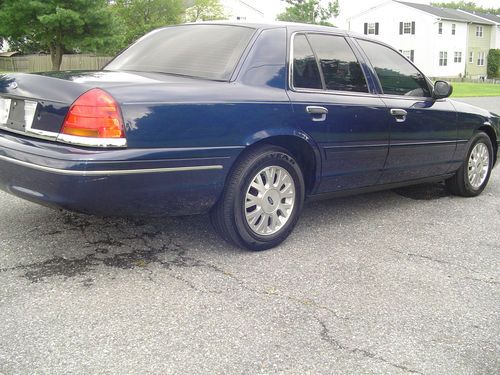 2003 Ford Crown Victoria LX Sedan 4-Door 4.6L, image 6