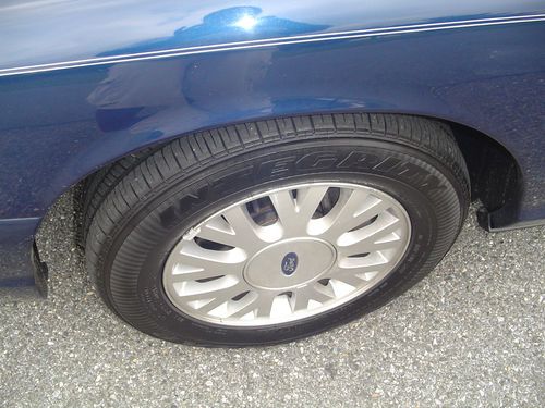 2003 Ford Crown Victoria LX Sedan 4-Door 4.6L, image 8