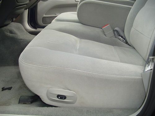 2003 Ford Crown Victoria LX Sedan 4-Door 4.6L, image 11