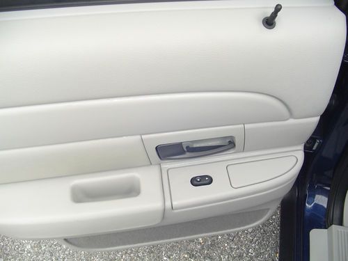2003 Ford Crown Victoria LX Sedan 4-Door 4.6L, image 15