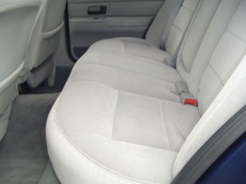 2003 Ford Crown Victoria LX Sedan 4-Door 4.6L, image 16