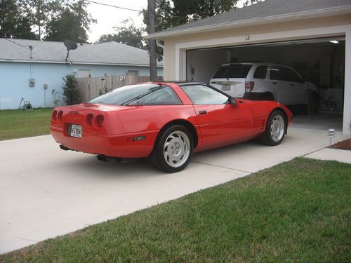 1992 red corvette - very clean