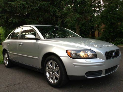 2006 volvo s40 2.4i extra clean rare 5-speed manual!!!!