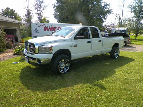 **2008** white crew cab 3500..6.7 ltr cummins..exhaust brake..