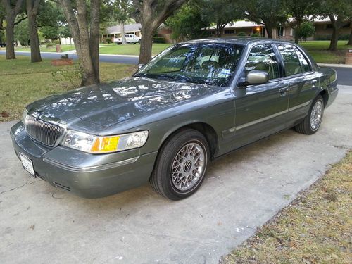 2002 mercury grand marquis gs only 8900 miles!!!! mom's estate liquidation