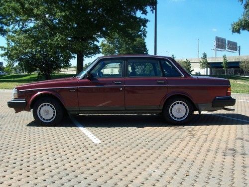 1989 volvo 240 4-dr sedan, 108k miles in excellent condition