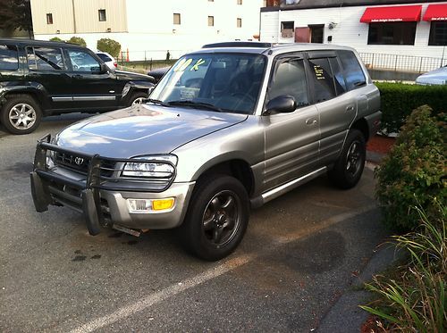 Silver 1999 toyota rav4l, 80k, awd, leather, sun roof, remote start