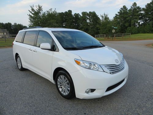 2011 toyota sienna xle/limited * dvd * navigation * 8-passenger * back up camera