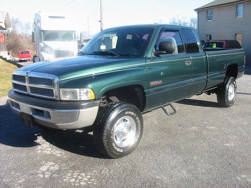 01 dodge ram texas 2500 slt larimie 4x4 quad  cummins turbo diesel 5 speed