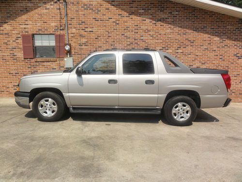 2004 chevrolet avalanche lt   one owner  67,368 miles 2wd