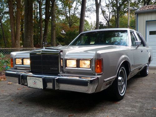 Lincoln Town car Limousine 1988