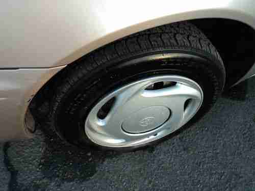 1998 Toyota Corolla CE Sedan 4-Door 1.8L, NO RESERVE, image 13