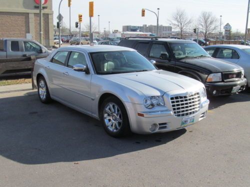 Leather, heated seats, all power, chrome wheels 5.7 hemi v8 only! 63k miles