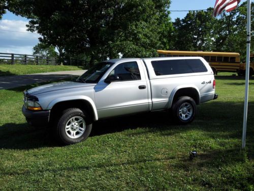 2004 dodge dakota sxt standard cab pickup 2-door 3.7l    4 wheel drive