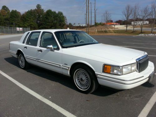 1992 lincoln town car low miles excellent condition