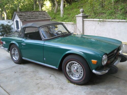 Triumph tr6 roadster 1974 british racing green