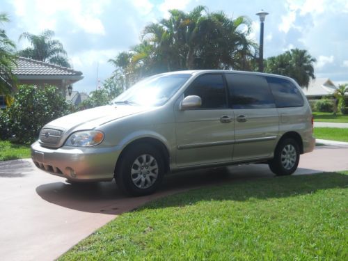 2005 kia sedona 95k miles gold. mint condition. special financing available