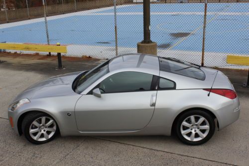 2005 nissan 350z  silver base coupe - clean, well cared for, and lots of extras!