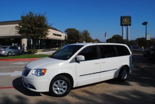 2012 white chrysler town &amp; country quad 7 passenger power seats cd bluetooth