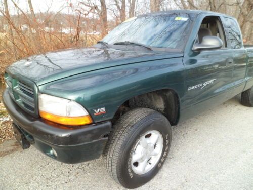 2000 dodge dakota sport 4x4 extra cab 3.9 liter 6 cylinder with air conditioning