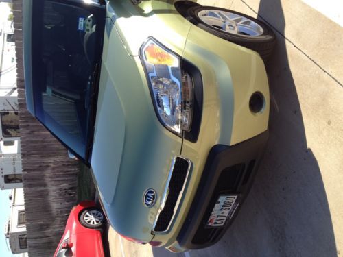2011 kia soul base hatchback 4-door 1.6l