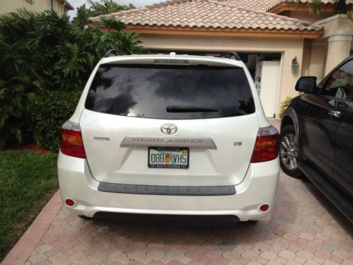 Toyota highlander 2009, white (blizzard pearl), 4 dr 2 wd