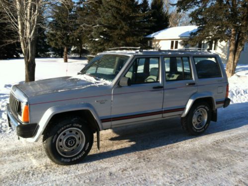 1985 jeep cherokee pioneer sport utility 4-door 2.5l