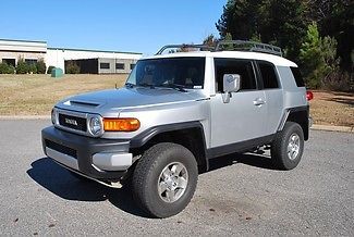 2008 fj cruiser 4x4  ,6 spd off rd pkg,looks runs drives like new no reserve