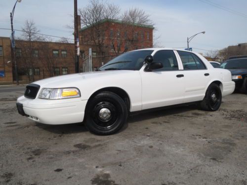 White p71 ex police 24k miles 242 engine hrs pw pl cruise am/fm cd nice
