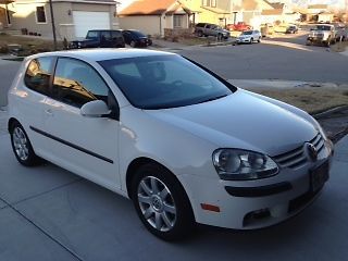 2008 white 2 door volkswagen rabbit s in great condition, clean title, 29+ mpg
