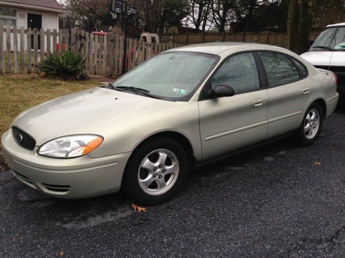 2005 ford taurus se sedan 4-door 3.0l