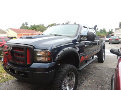 2005 Ford F-350 Super Duty Lariat Crew Cab Pickup 4-Door 6.0L, image 2