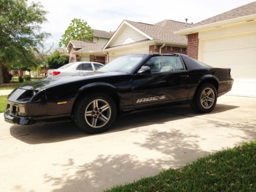1985 Camaro IROC Z28 - 5.0L - T-top, image 2