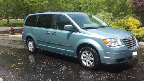 2010 chrysler town &amp; country van no reserve