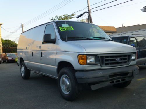 2004 ford e-250 base standard cargo van 2-door 5.4l