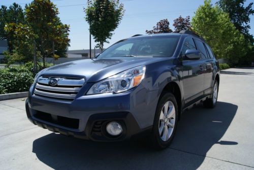 2013 subaru outback 3.6r limited. 10,30 2miles. leather. 1-owner