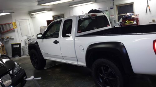 White 2005 chevy colorado