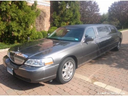 2007 lincoln town car limousine! one owner immaculate low miles