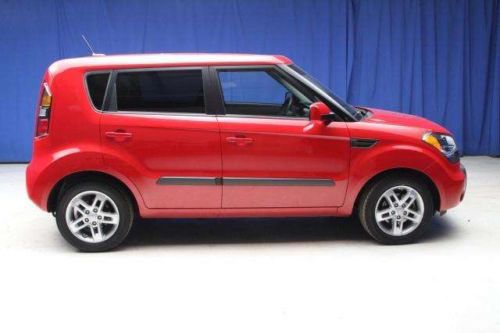 2011 kia soul plus hatchback 4-door 2.0l 5 speed  manual rare in molten red!