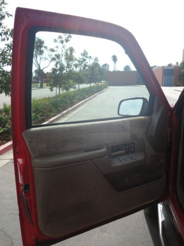1993 CHEVROLET SUBURBAN SILVERADO 2500 - 4X4 ONLY 117K MI CALIFORNIA CAR NO RUST, image 41