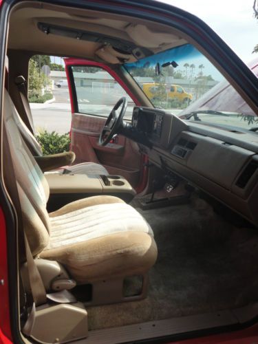 1993 CHEVROLET SUBURBAN SILVERADO 2500 - 4X4 ONLY 117K MI CALIFORNIA CAR NO RUST, image 44