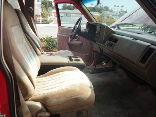 1993 CHEVROLET SUBURBAN SILVERADO 2500 - 4X4 ONLY 117K MI CALIFORNIA CAR NO RUST, image 47