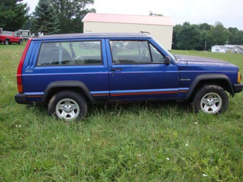 1995 jeep cherokee se sport utility 2-door 2.5l