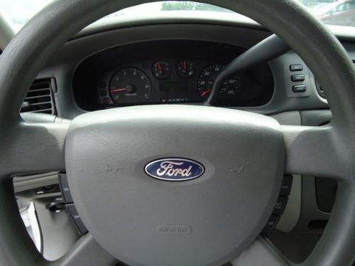 2006 ford taurus se