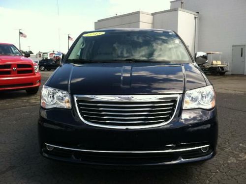 2013 chrysler town & country touring-l