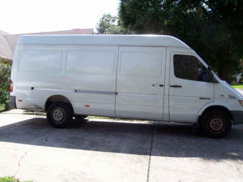 2005 dodge sprinter 2500 base standard cargo van 3-door 2.7l