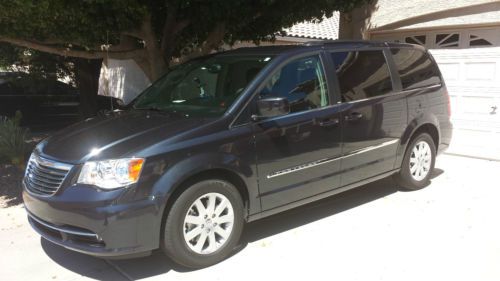 2014 chrysler town &amp; country touring sports minivan 13k miles private sale