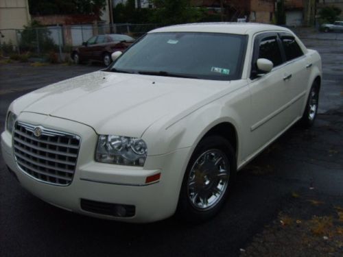 2005 luxury chrysler touring  reserve lowered $1500